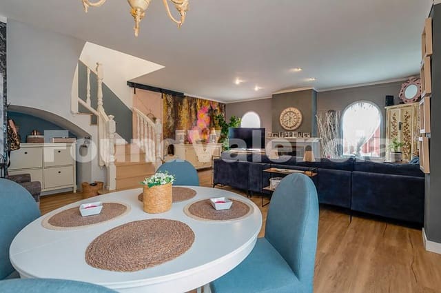 4 sypialnia Willa na sprzedaż w La Pobla de Vallbona z garażem - 415 000 € (Ref: 9933656)