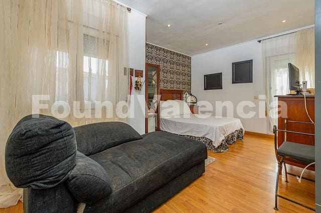 4 chambre Villa/Maison à vendre à La Pobla de Vallbona avec garage - 415 000 € (Ref: 9933656)