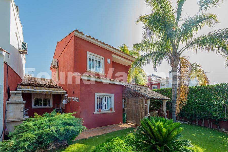 4 bedroom Villa for sale in La Pobla de Vallbona with garage - € 415,000 (Ref: 9933656)