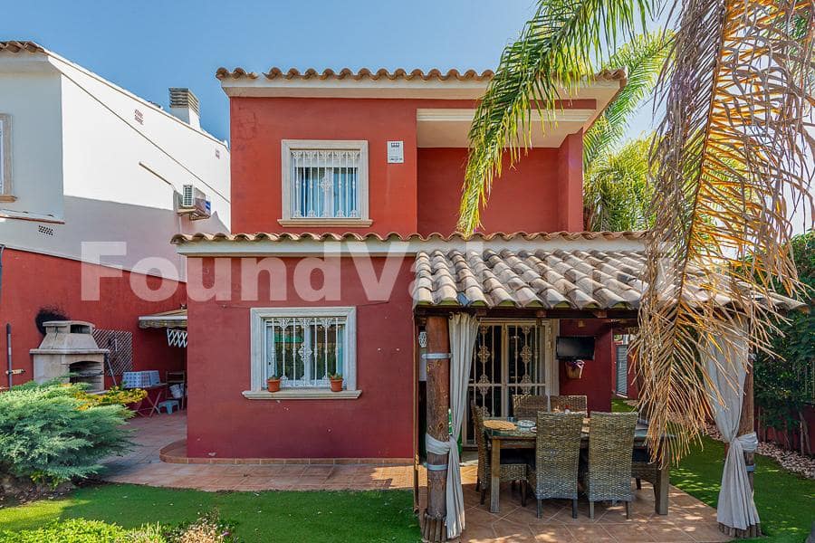 4 bedroom Villa for sale in La Pobla de Vallbona with garage - € 415,000 (Ref: 9933656)