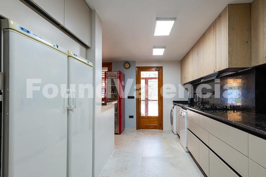 6 chambre Villa/Maison à vendre à Riba-roja de Turia avec piscine garage - 790 000 € (Ref: 9952006)