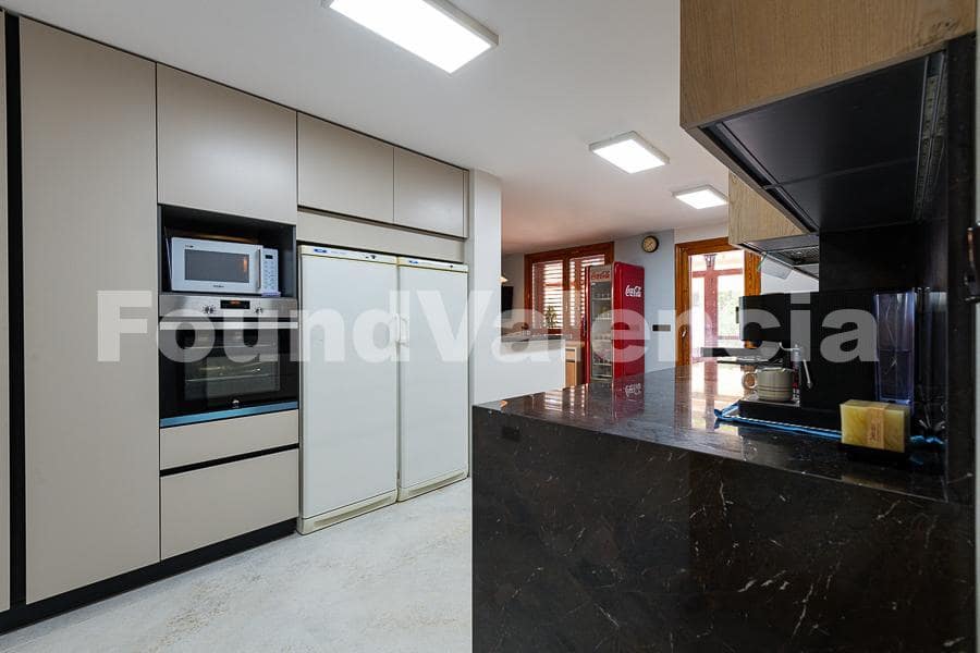 6 chambre Villa/Maison à vendre à Riba-roja de Turia avec piscine garage - 790 000 € (Ref: 9952006)