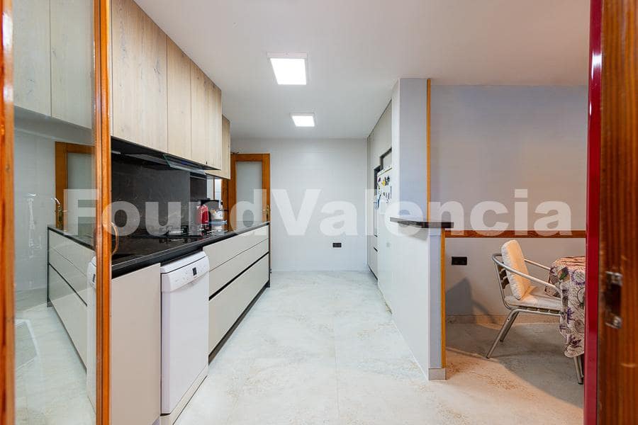 6 chambre Villa/Maison à vendre à Riba-roja de Turia avec piscine garage - 790 000 € (Ref: 9952006)