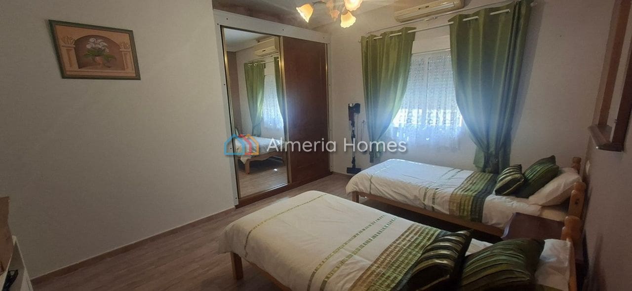Chalet de 3 habitaciones en Arboleas en venta con piscina garaje - 255.000 € (Ref: 10021615)