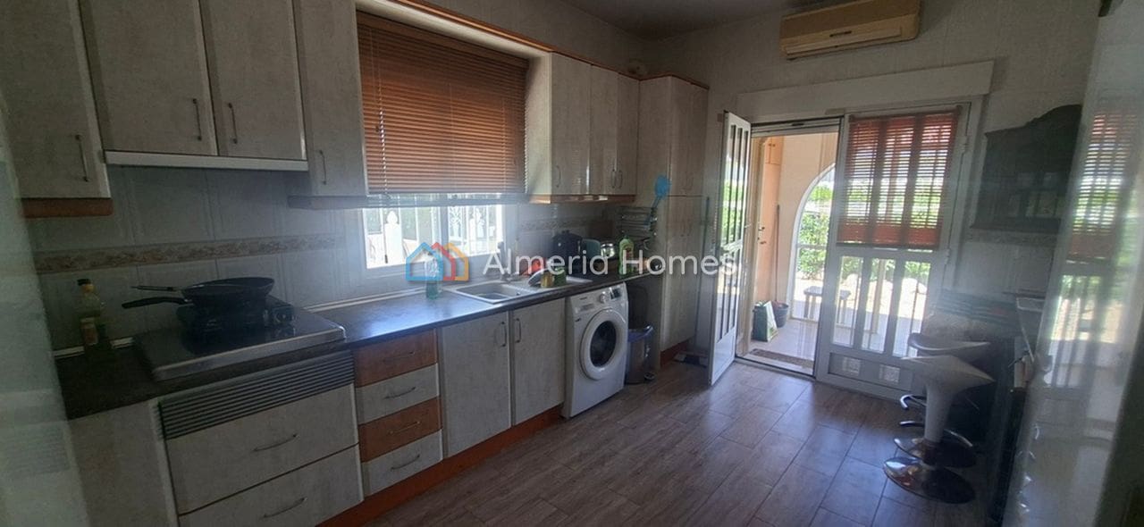 Chalet de 3 habitaciones en Arboleas en venta con piscina garaje - 255.000 € (Ref: 10021615)