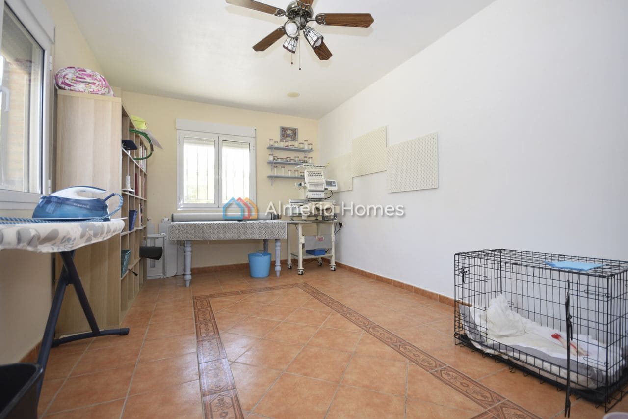 5 bedroom Villa for sale in Cantoria with pool garage - € 349,995 (Ref: 10041966)