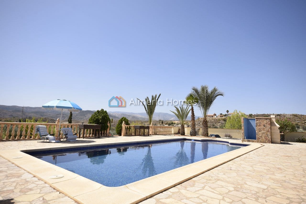 5 bedroom Villa for sale in Cantoria with pool garage - € 349,995 (Ref: 10041966)