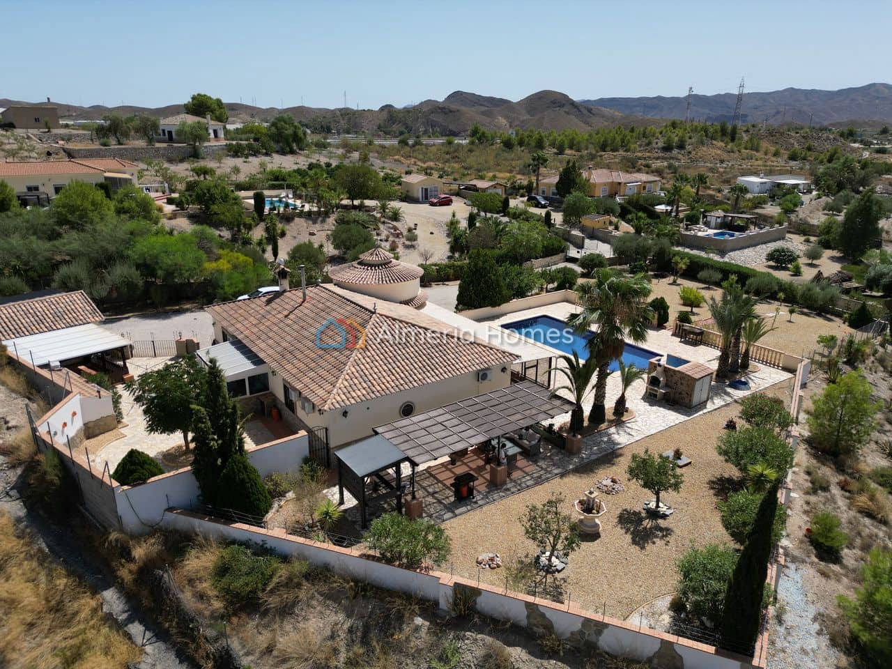 5 bedroom Villa for sale in Cantoria with pool garage - € 349,995 (Ref: 10041966)