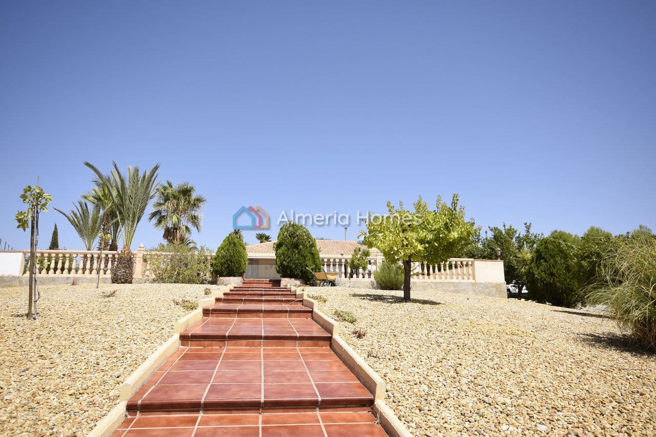 5 bedroom Villa for sale in Cantoria with pool garage - € 349,995 (Ref: 10041966)