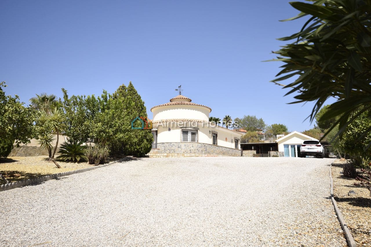 5 bedroom Villa for sale in Cantoria with pool garage - € 349,995 (Ref: 10041966)