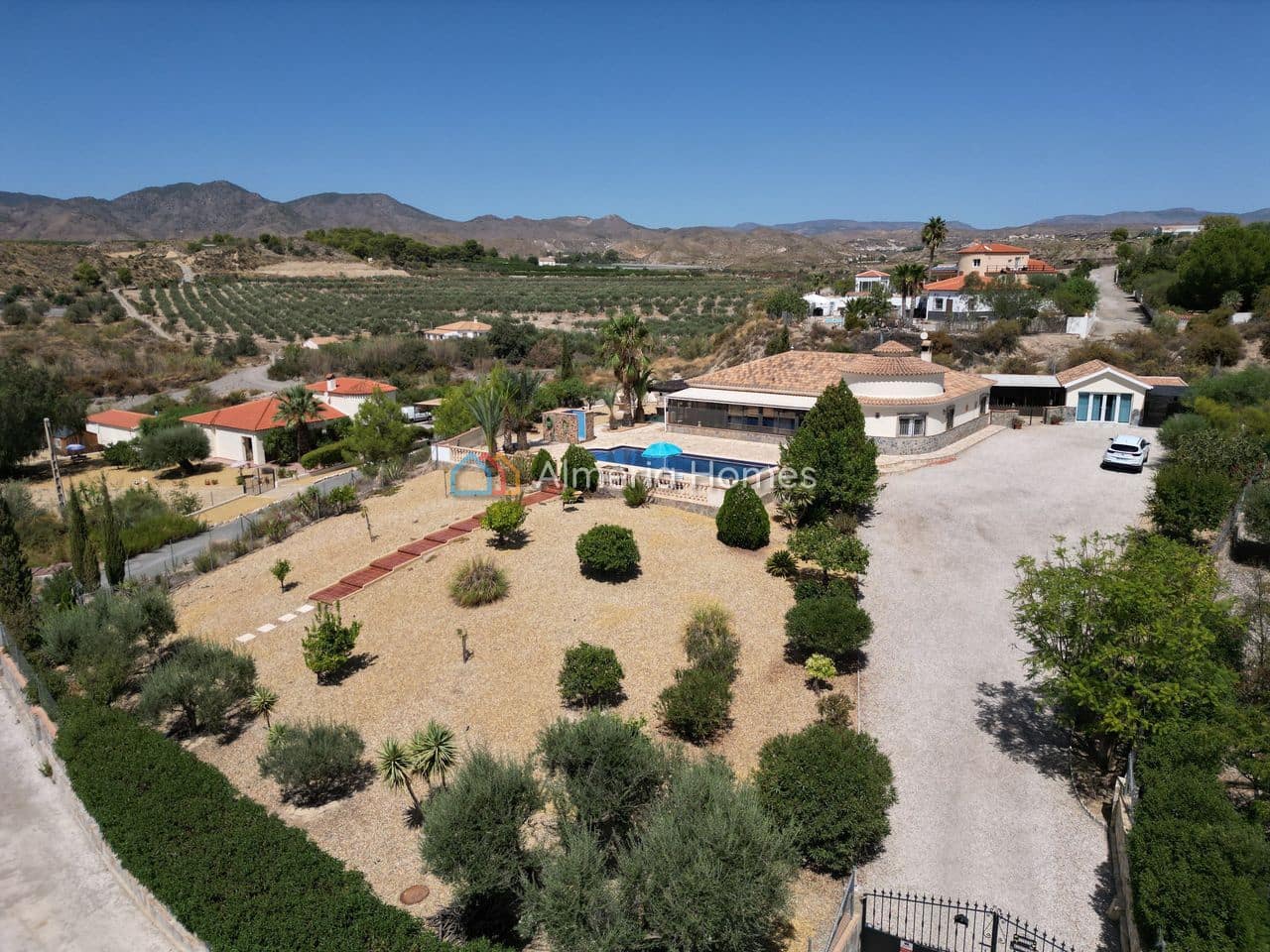 5 bedroom Villa for sale in Cantoria with pool garage - € 349,995 (Ref: 10041966)