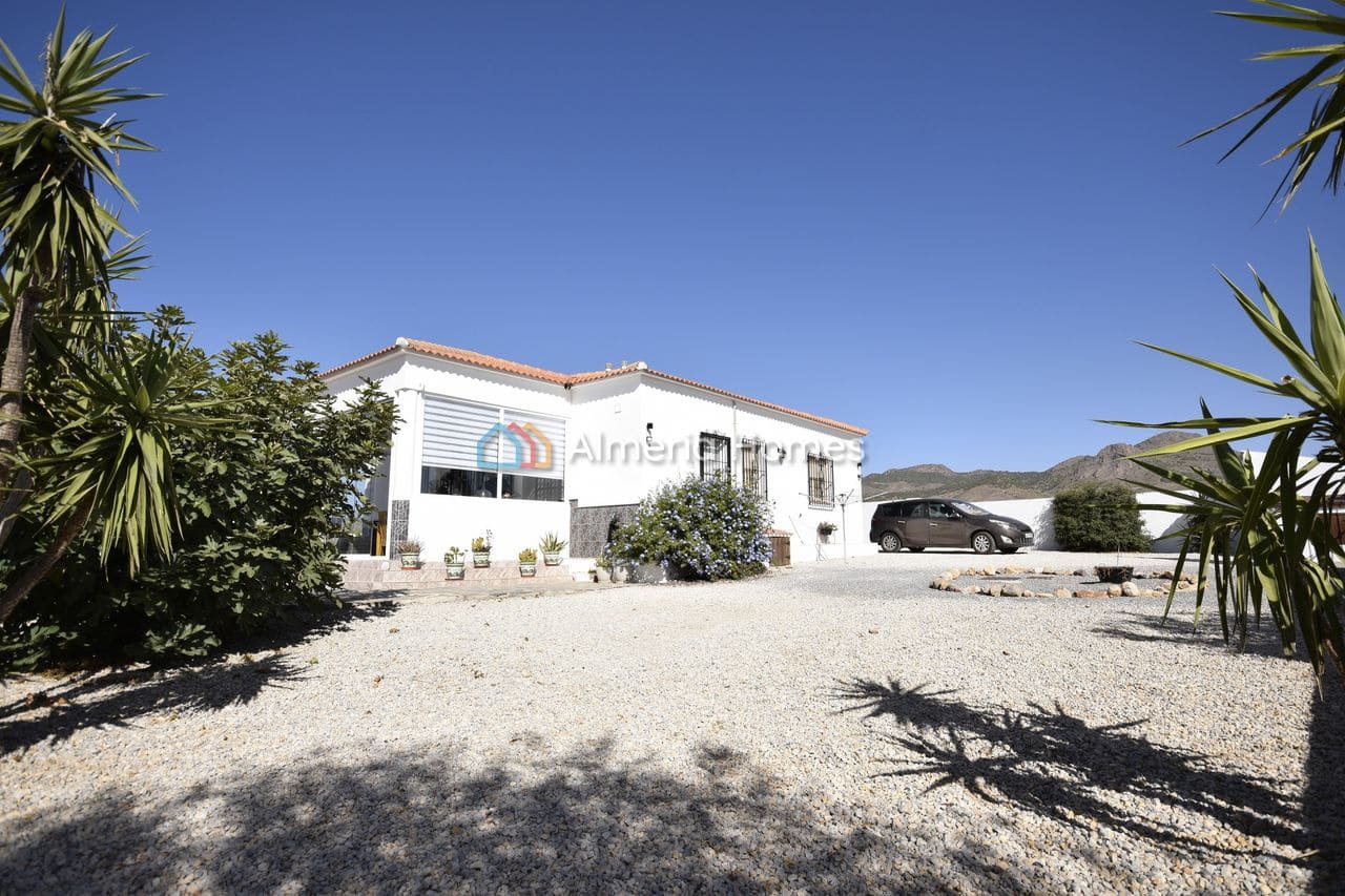 3 slaapkamer Villa te koop in Oria met zwembad garage - € 259.995 (Ref: 10044057)