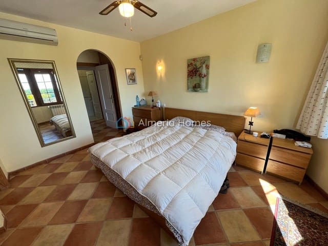 5 soverom Villa til salgs i Cala Pañizo, Cuevas del Almanzora med svømmebasseng garasje - € 1 200 000 (Ref: 10057310)
