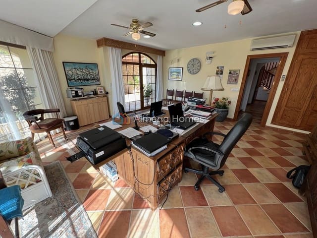 5 soverom Villa til salgs i Cala Pañizo, Cuevas del Almanzora med svømmebasseng garasje - € 1 200 000 (Ref: 10057310)