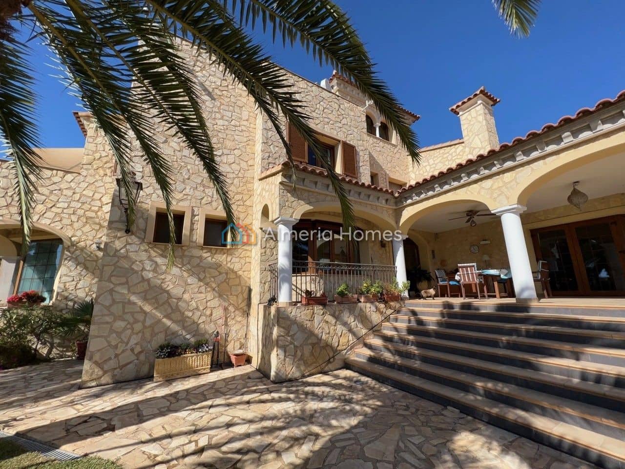 5 soverom Villa til salgs i Cala Panizo med svømmebasseng garasje - € 1 200 000 (Ref: 10057310)