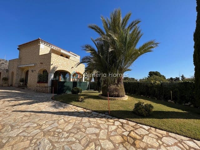 5 soverom Villa til salgs i Cala Pañizo, Cuevas del Almanzora med svømmebasseng garasje - € 1 200 000 (Ref: 10057310)