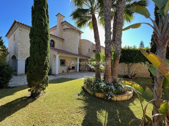 5 soverom Villa til salgs i Cala Pañizo, Cuevas del Almanzora med svømmebasseng garasje - € 1 200 000 (Ref: 10057310)