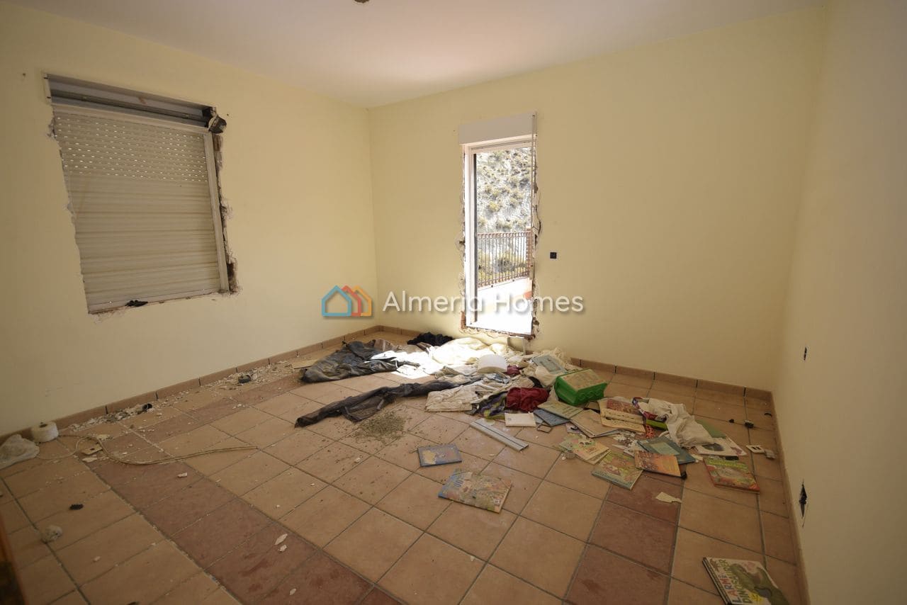 Chalet de 3 habitaciones en Zurgena en venta con piscina garaje - 125.000 € (Ref: 10095635)