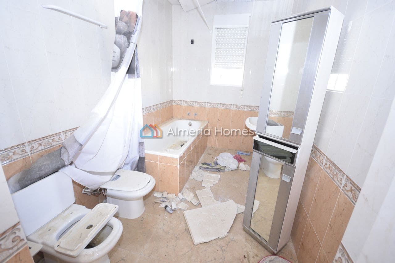 Chalet de 3 habitaciones en Zurgena en venta con piscina garaje - 125.000 € (Ref: 10095635)