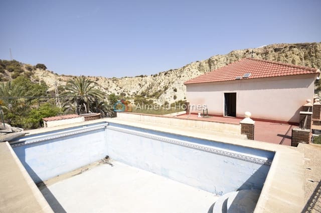 Chalet de 3 habitaciones en Zurgena en venta con piscina garaje - 125.000 € (Ref: 10095635)