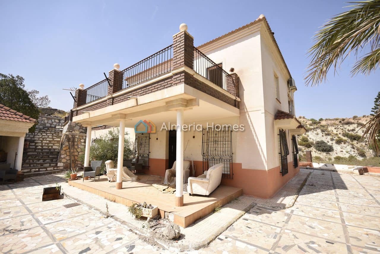 Chalet de 3 habitaciones en Zurgena en venta con piscina garaje - 125.000 € (Ref: 10095635)