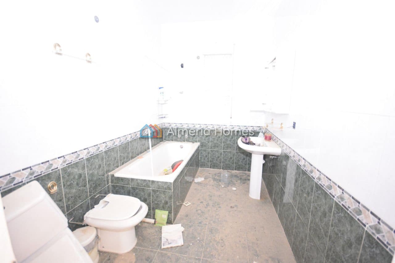 Chalet de 3 habitaciones en Zurgena en venta con piscina garaje - 125.000 € (Ref: 10095635)