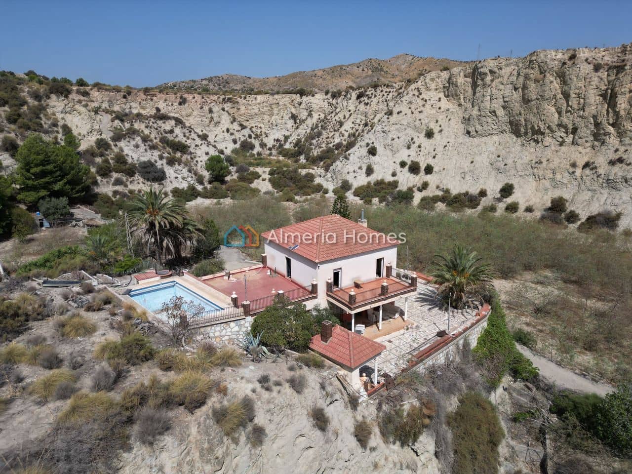 Chalet de 3 habitaciones en Zurgena en venta con piscina garaje - 125.000 € (Ref: 10095635)