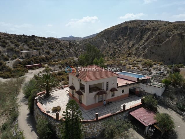 Chalet de 3 habitaciones en Zurgena en venta con piscina garaje - 125.000 € (Ref: 10095635)