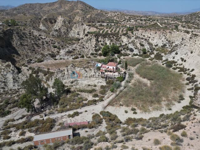 Chalet de 3 habitaciones en Zurgena en venta con piscina garaje - 125.000 € (Ref: 10095635)
