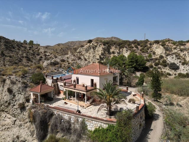 Chalet de 3 habitaciones en Zurgena en venta con piscina garaje - 125.000 € (Ref: 10095635)