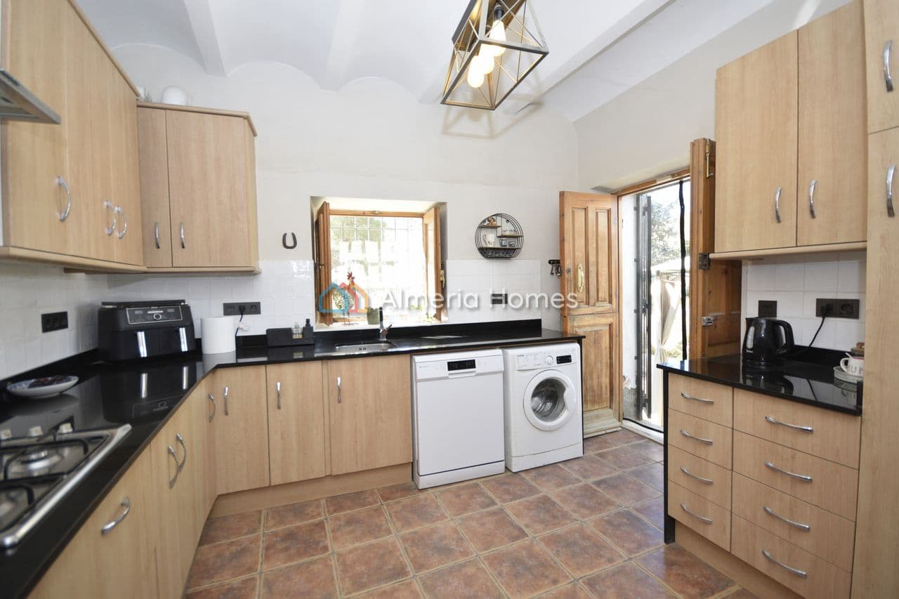 4 slaapkamer Finca/Landhuis te koop in Albox met garage - € 179.995 (Ref: 10098925)
