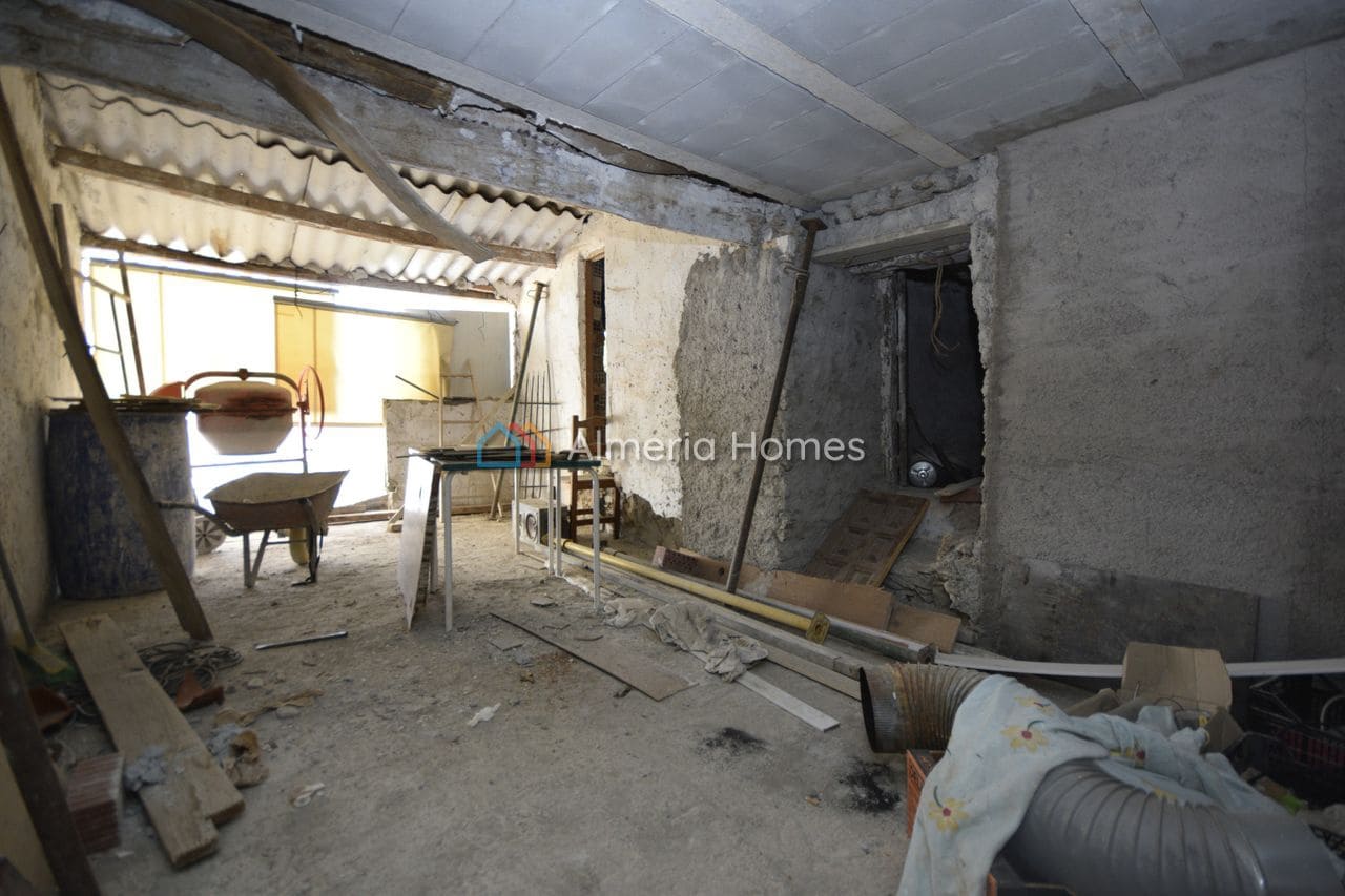 Commercial for sale in Tahal - € 225,000 (Ref: 10124978)