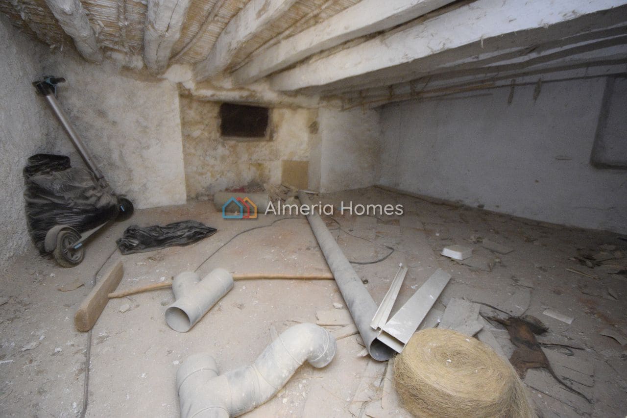 Commercial for sale in Tahal - € 225,000 (Ref: 10124978)