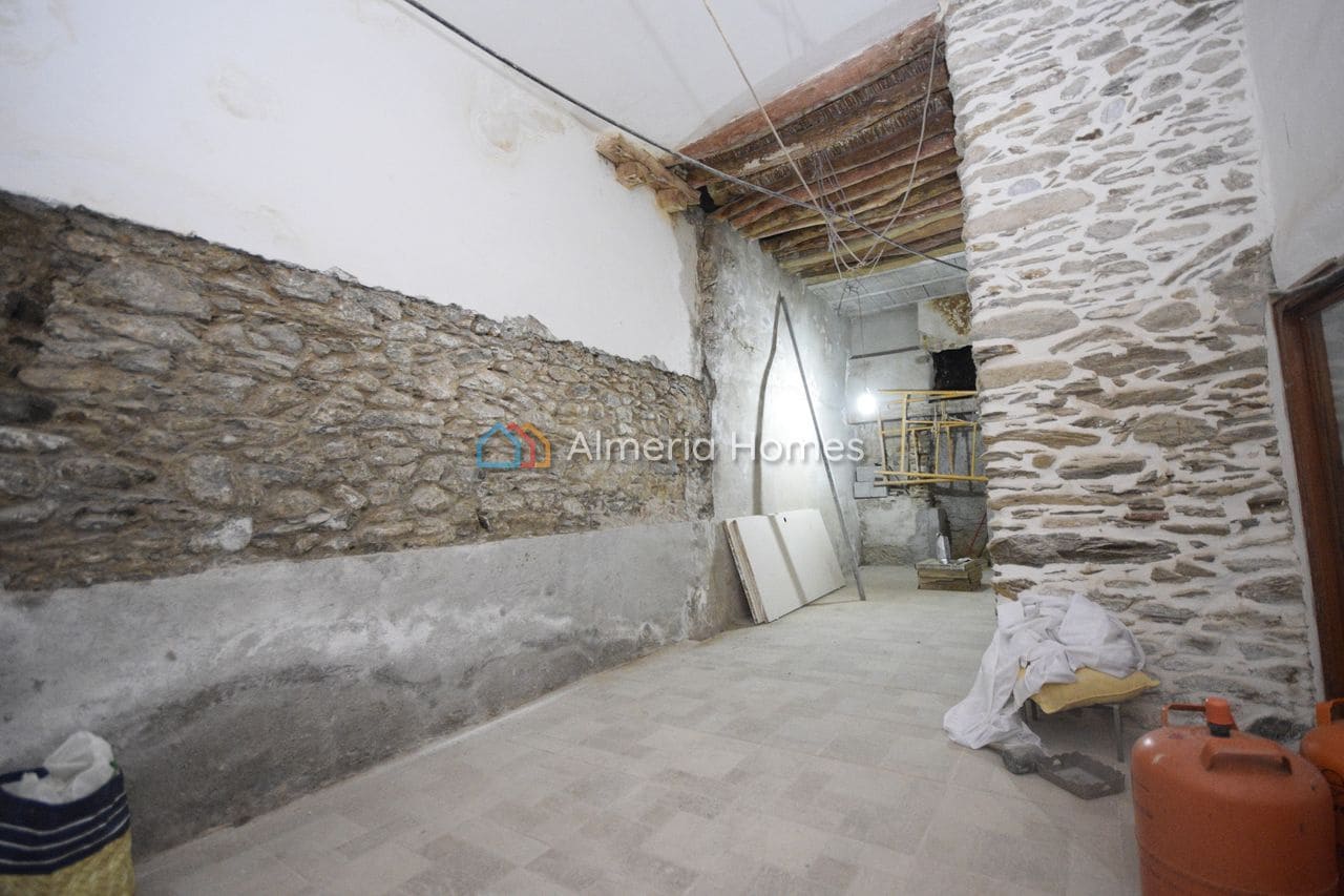 Commercial for sale in Tahal - € 225,000 (Ref: 10124978)