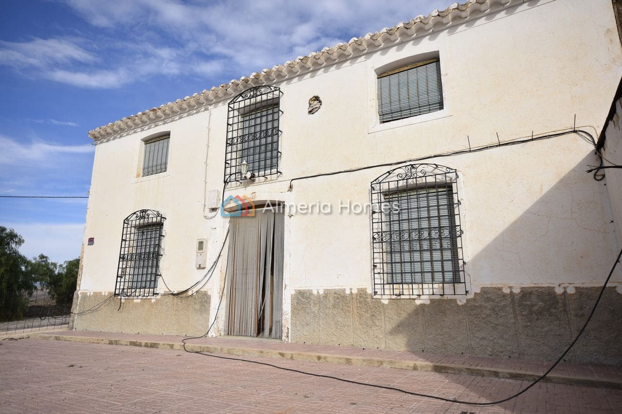 6 bedroom Finca/Country House for sale in Albox with garage - € 124,995 (Ref: 10172709)