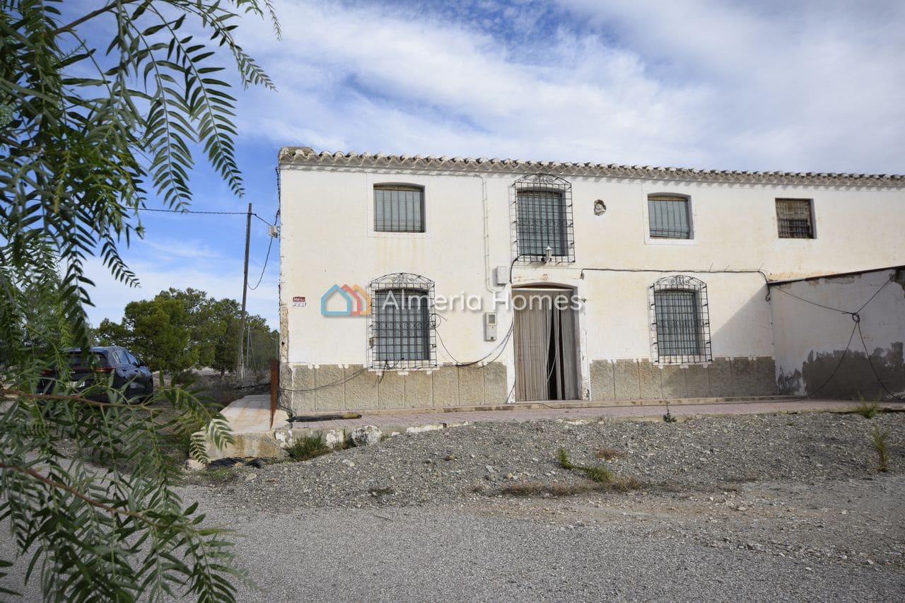 6 bedroom Finca/Country House for sale in Albox with garage - € 124,995 (Ref: 10172709)