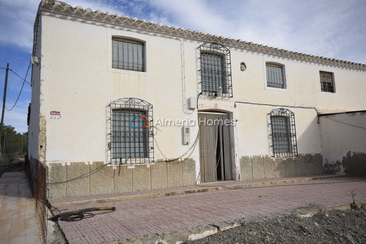 6 bedroom Finca/Country House for sale in Albox with garage - € 124,995 (Ref: 10172709)
