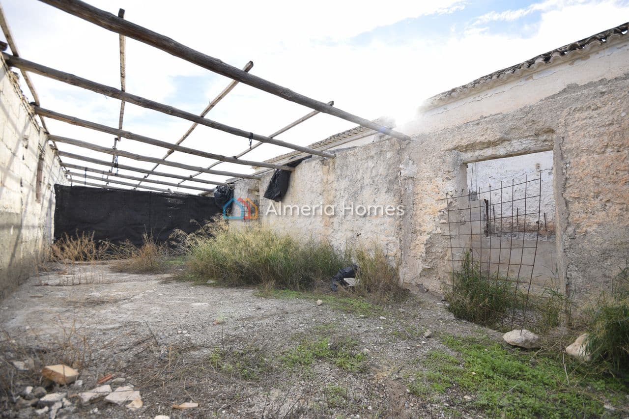 6 bedroom Finca/Country House for sale in Albox with garage - € 124,995 (Ref: 10172709)