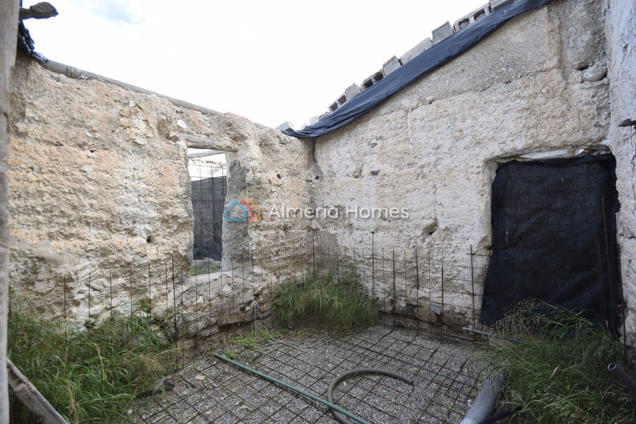 6 bedroom Finca/Country House for sale in Albox with garage - € 124,995 (Ref: 10172709)