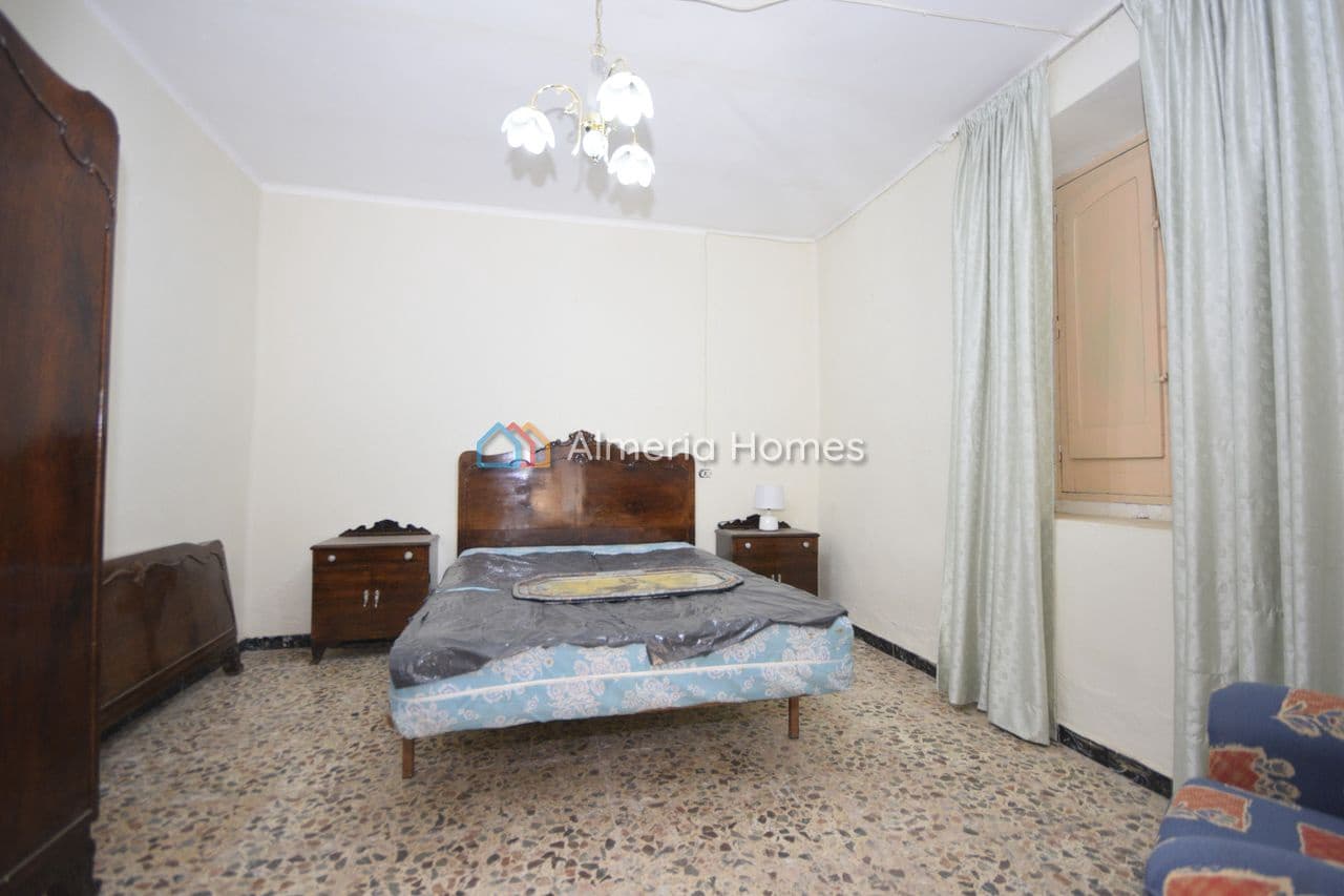 6 bedroom Finca/Country House for sale in Albox with garage - € 124,995 (Ref: 10172709)