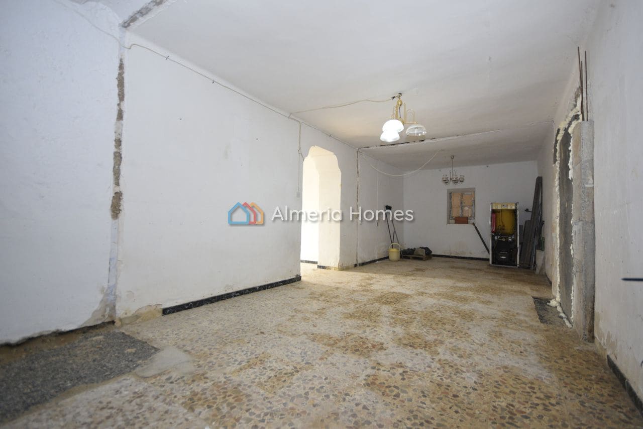 6 bedroom Finca/Country House for sale in Albox with garage - € 124,995 (Ref: 10172709)