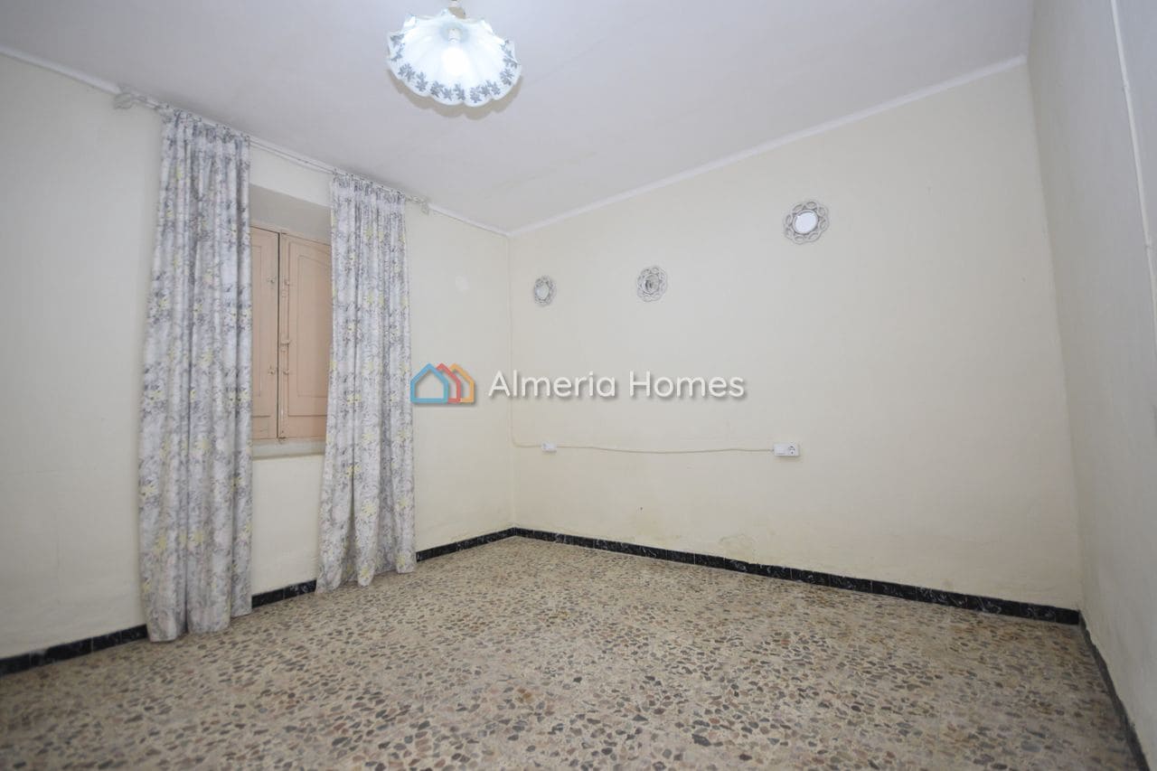 6 bedroom Finca/Country House for sale in Albox with garage - € 124,995 (Ref: 10172709)