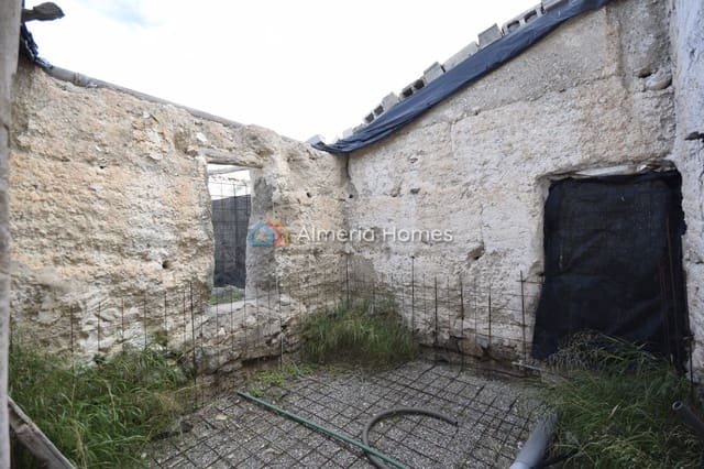 6 soveværelse Finca/Landehus til salg i Albox med garage - € 124.995 (Ref: 10172709)