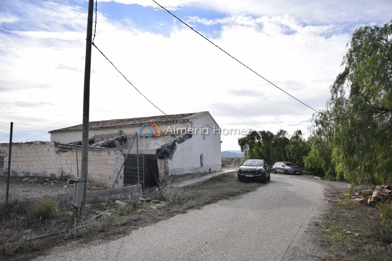 6 bedroom Finca/Country House for sale in Albox with garage - € 124,995 (Ref: 10172709)
