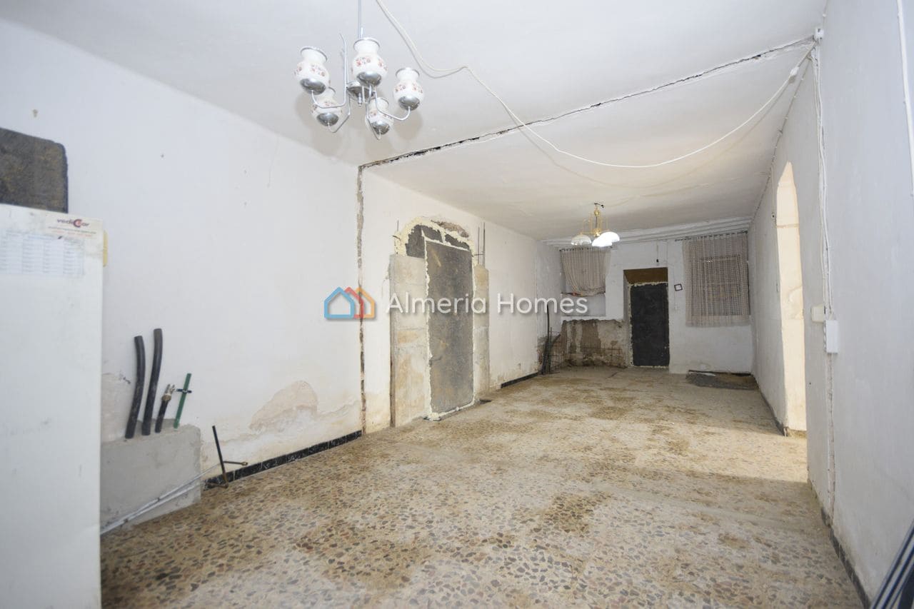 6 bedroom Finca/Country House for sale in Albox with garage - € 124,995 (Ref: 10172709)