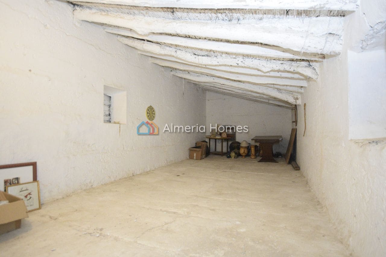 6 bedroom Finca/Country House for sale in Albox with garage - € 124,995 (Ref: 10172709)