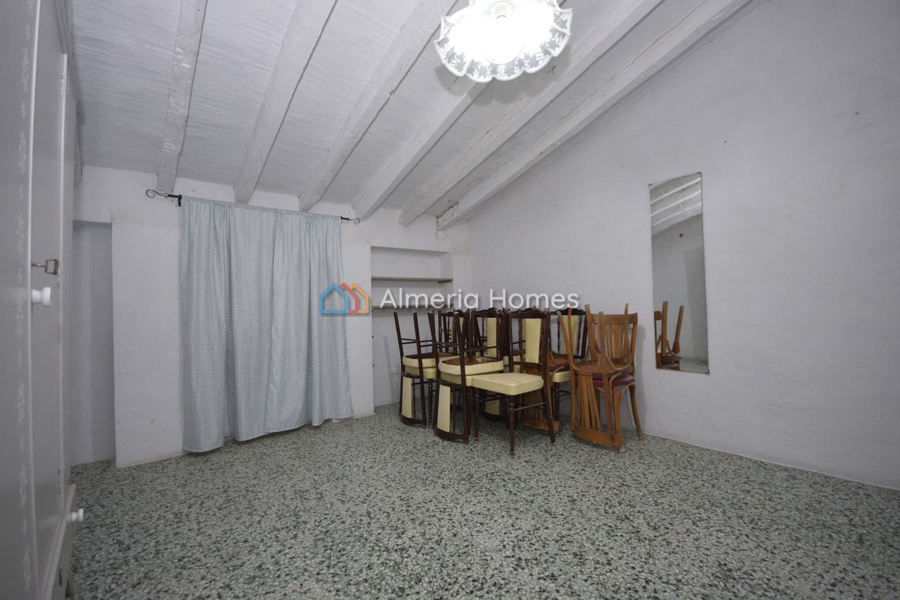 6 bedroom Finca/Country House for sale in Albox with garage - € 124,995 (Ref: 10172709)
