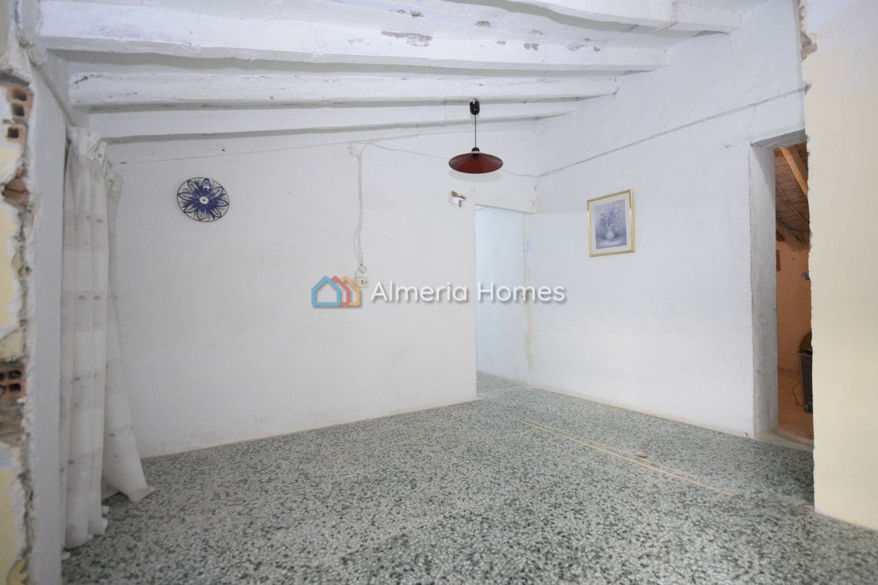 6 bedroom Finca/Country House for sale in Albox with garage - € 124,995 (Ref: 10172709)