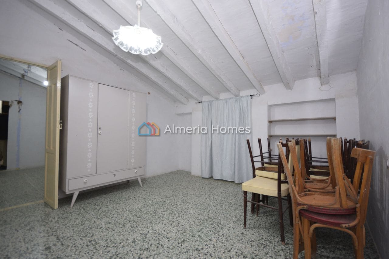 6 bedroom Finca/Country House for sale in Albox with garage - € 124,995 (Ref: 10172709)