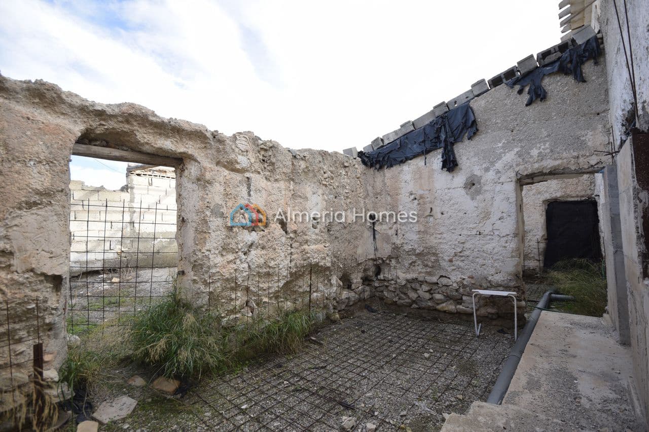 6 bedroom Finca/Country House for sale in Albox with garage - € 124,995 (Ref: 10172709)